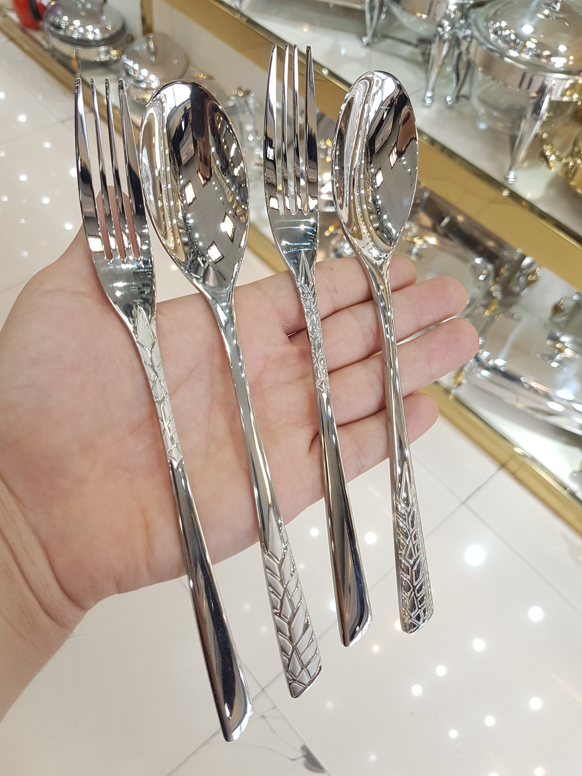4400s سرویس قاشق چنگال 110 پارچه 24 نفره ویکتوریا مدل 4400s + هارد باکس - تصویر 1